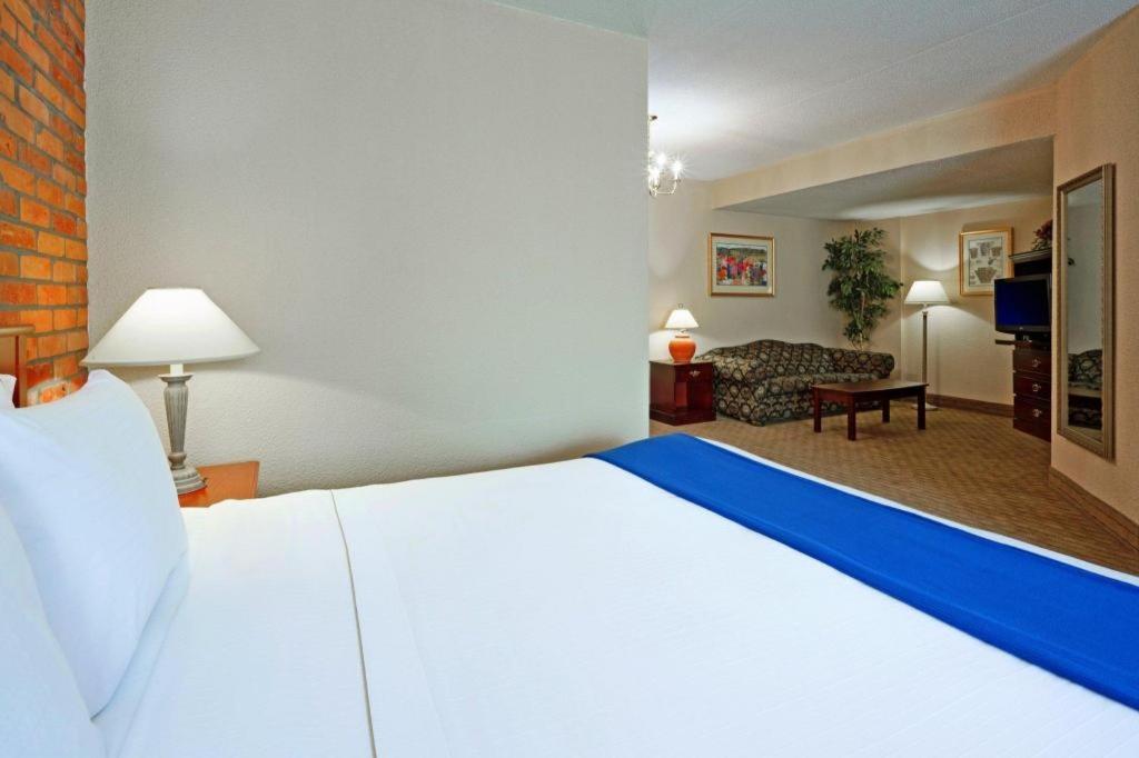 Holiday Inn Express Toronto East - Scarborough By Ihg Luaran gambar